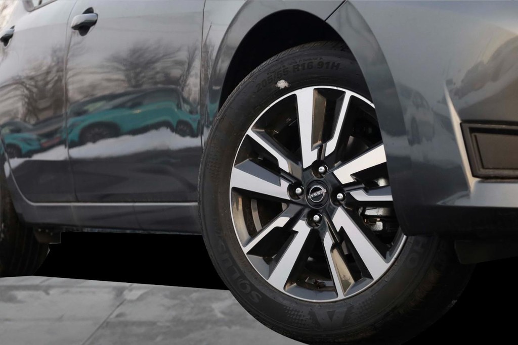 Nissan Versa Vehicle Image 03