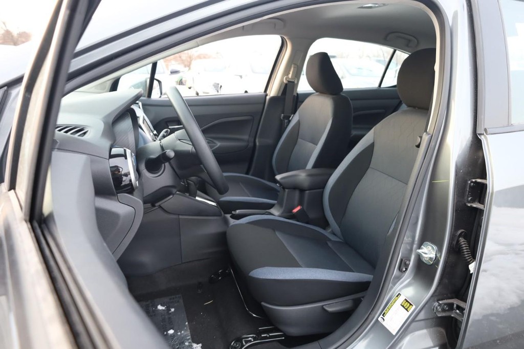 Nissan Versa Vehicle Image 18