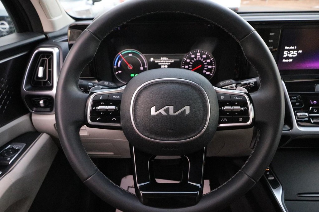 Kia Sorento Hybrid Vehicle Image 12