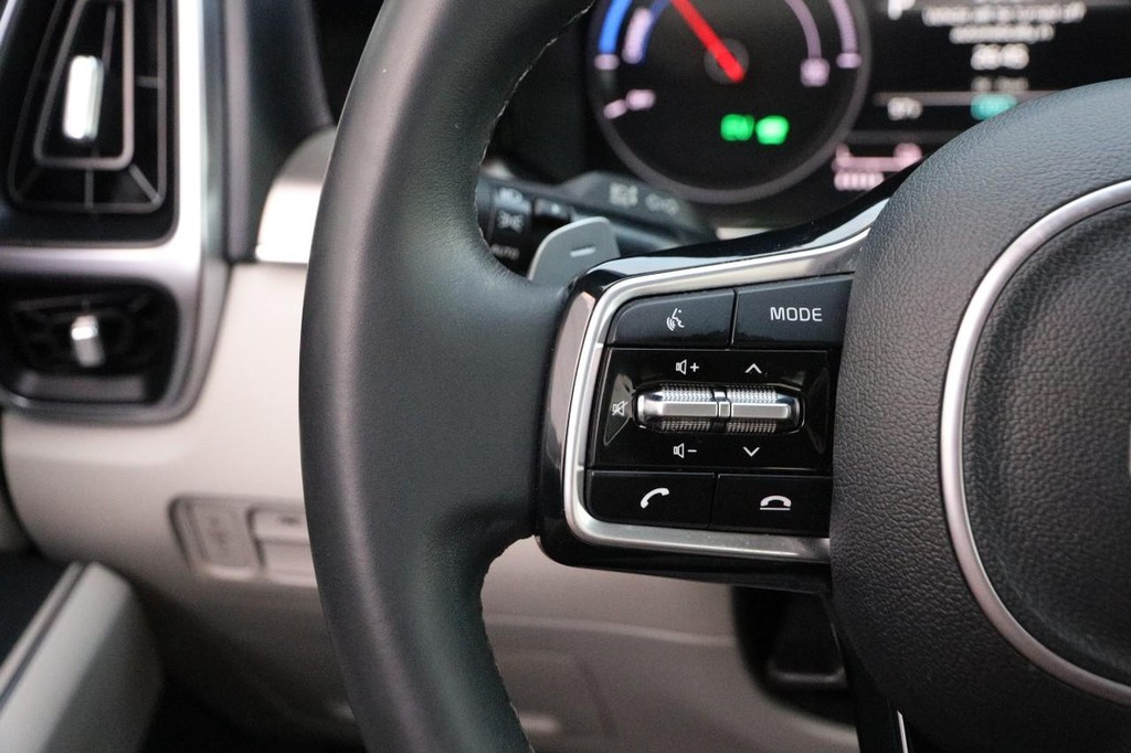 Kia Sorento Hybrid Vehicle Image 13