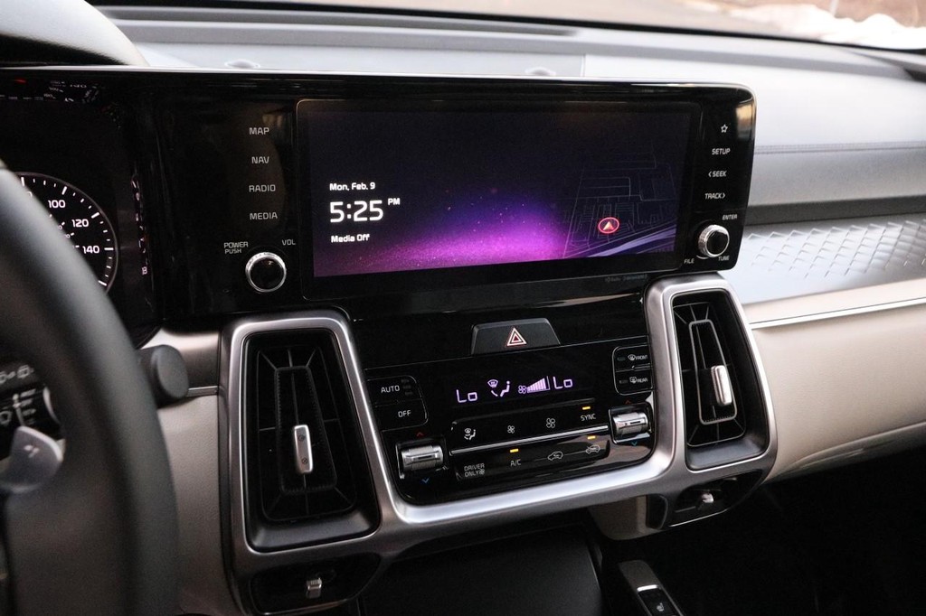 Kia Sorento Hybrid Vehicle Image 17