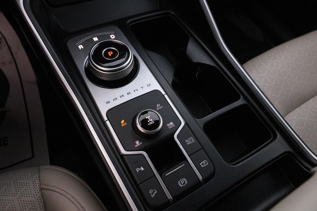 Kia Sorento Hybrid Vehicle Image 21