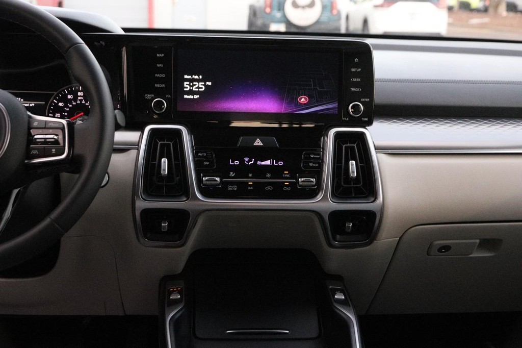 Kia Sorento Hybrid Vehicle Image 26