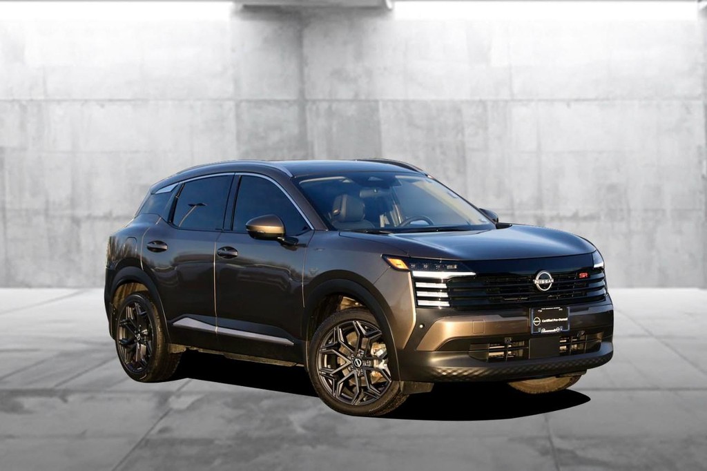 Nissan Kicks Vehicle Image 02