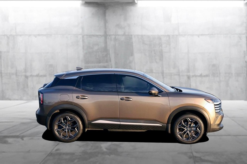 Nissan Kicks Vehicle Image 05