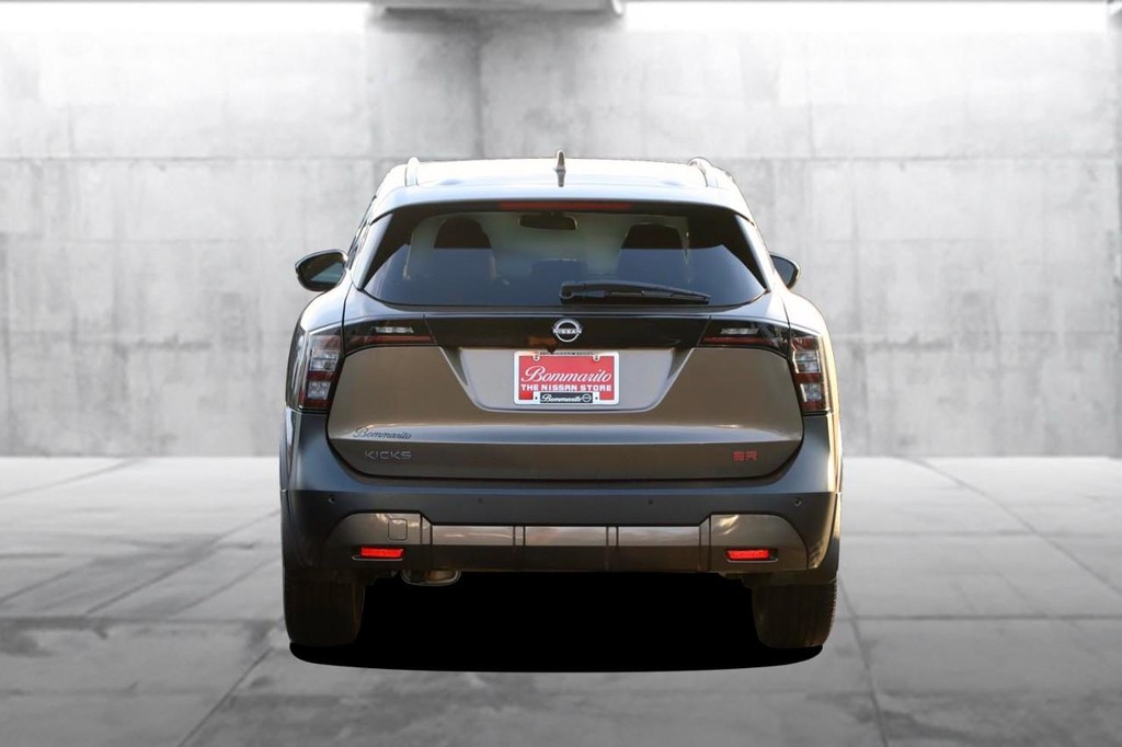 Nissan Kicks Vehicle Image 06