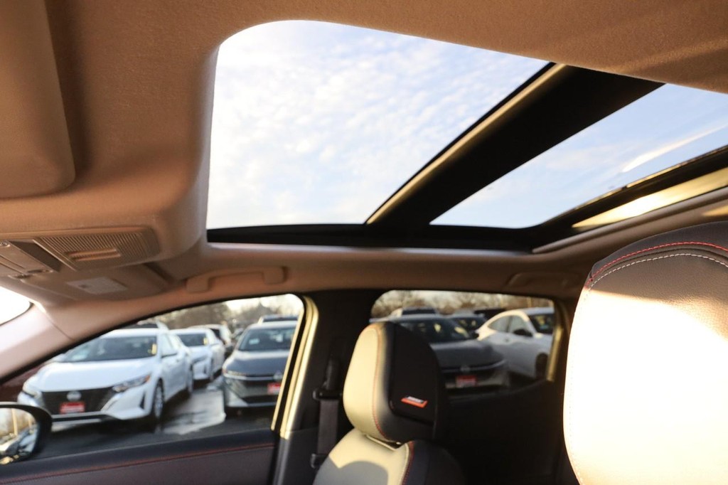 Nissan Kicks Vehicle Image 08