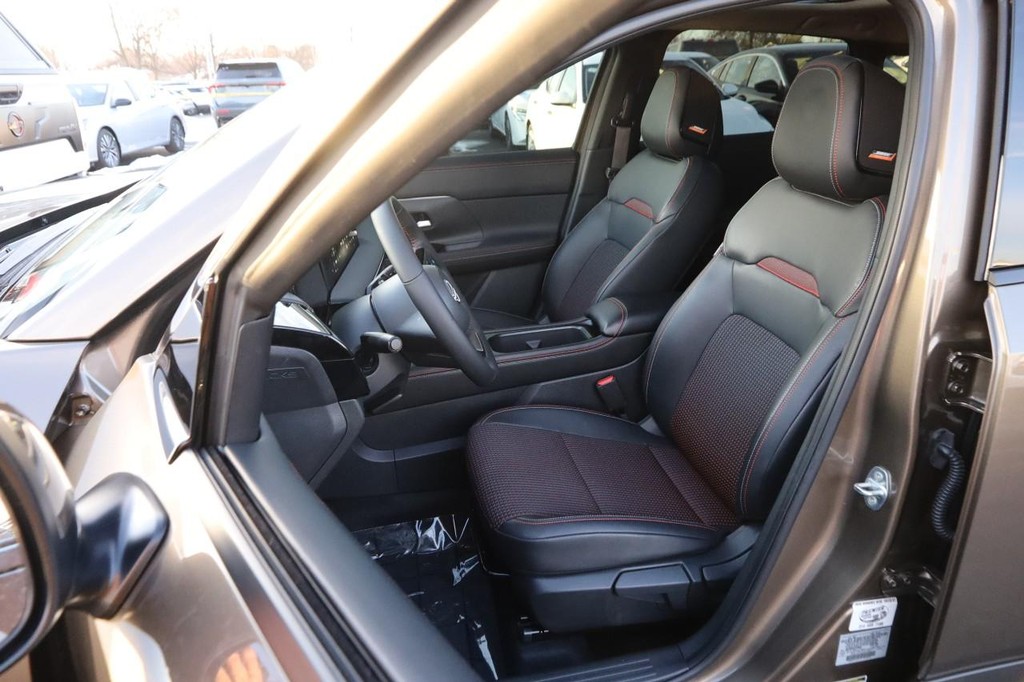 Nissan Kicks Vehicle Image 09