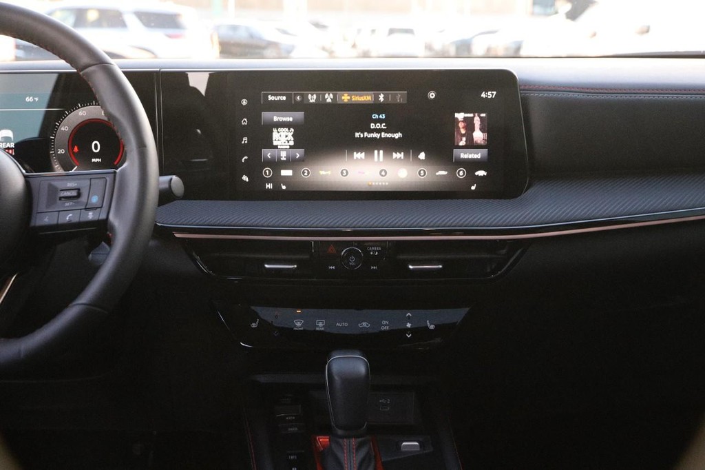 Nissan Kicks Vehicle Image 24