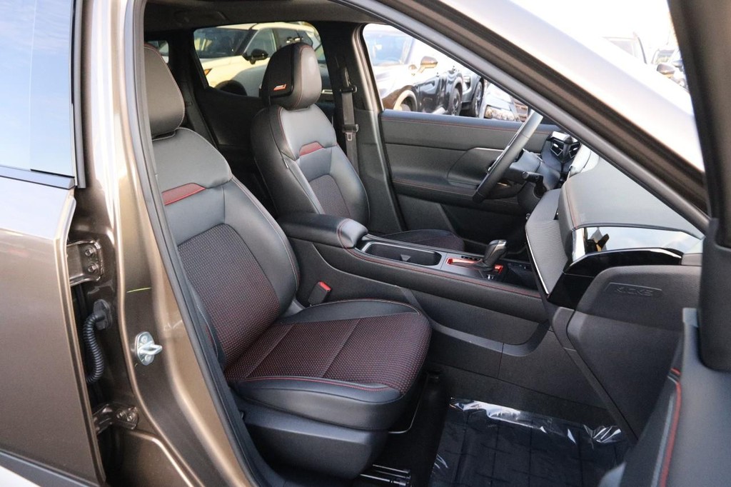 Nissan Kicks Vehicle Image 26