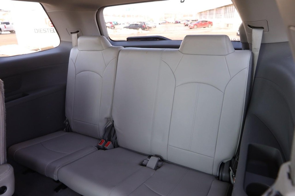 GMC Acadia Vehicle Image 11