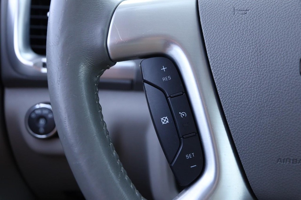 GMC Acadia Vehicle Image 12