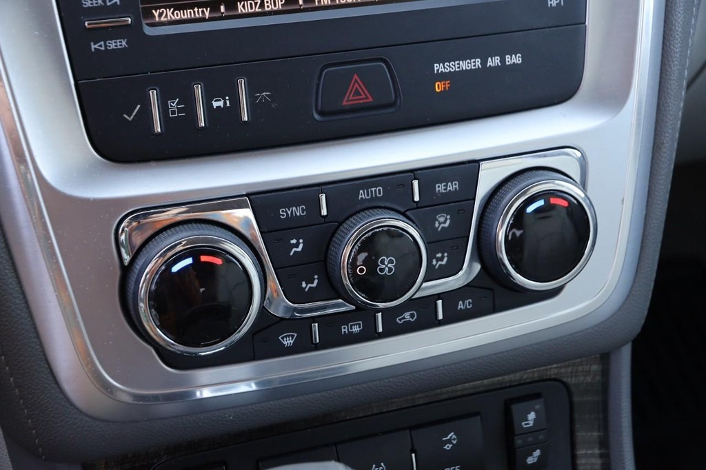 GMC Acadia Vehicle Image 17