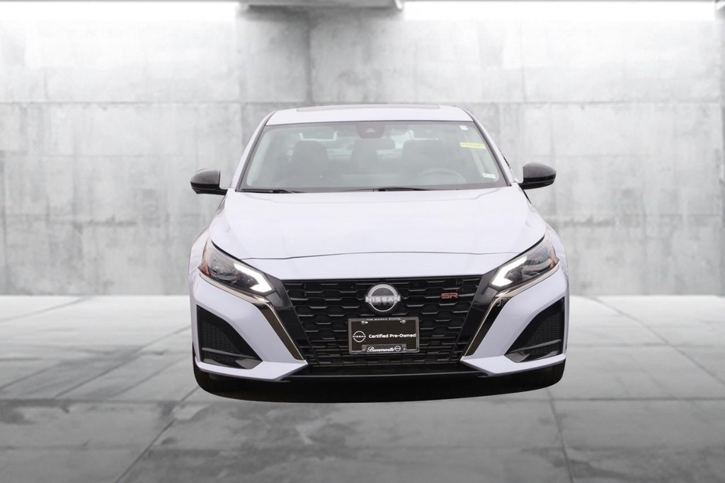 Nissan Altima Vehicle Image 04