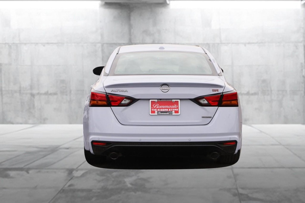 Nissan Altima Vehicle Image 06