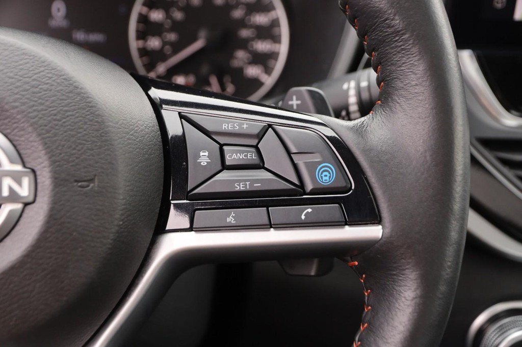 Nissan Altima Vehicle Image 13