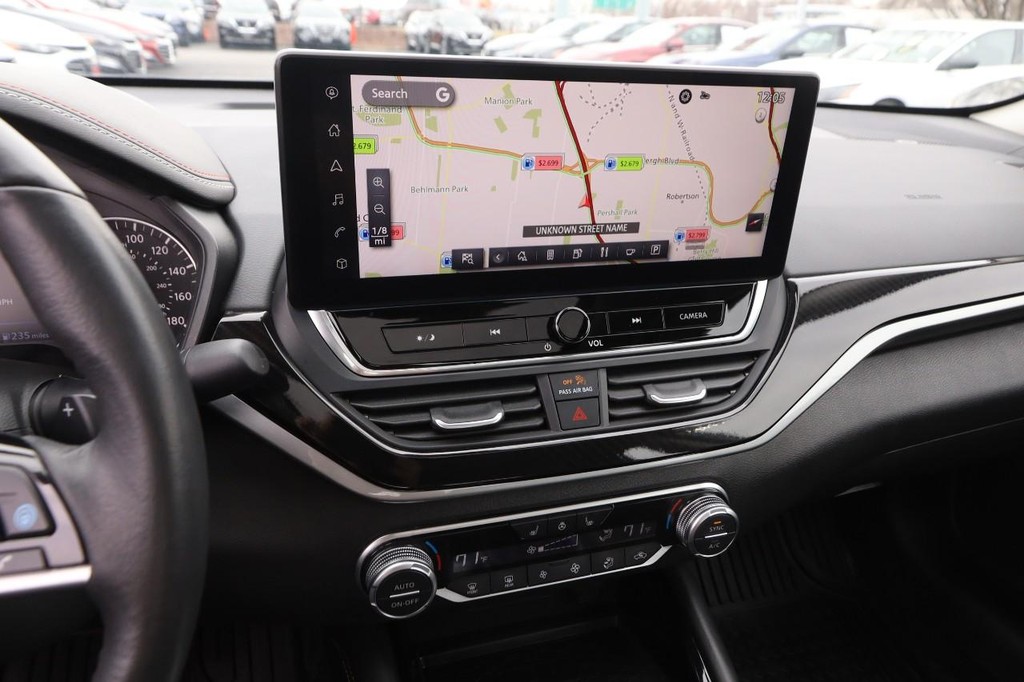 Nissan Altima Vehicle Image 15