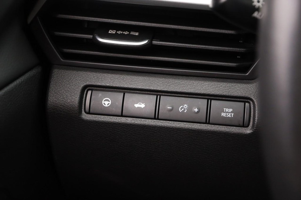 Nissan Altima Vehicle Image 20