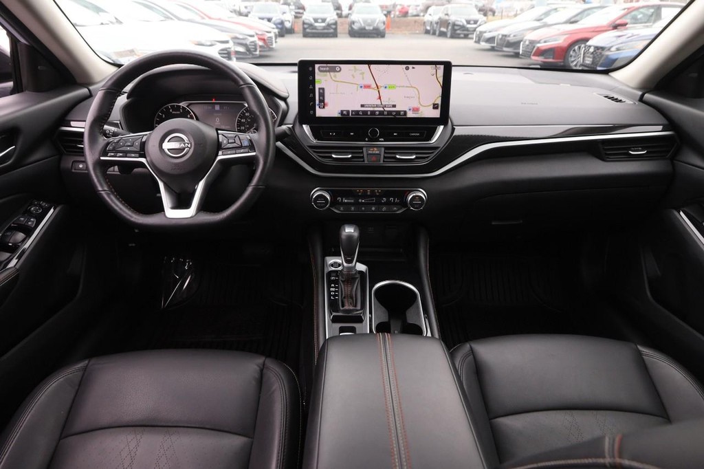 Nissan Altima Vehicle Image 21