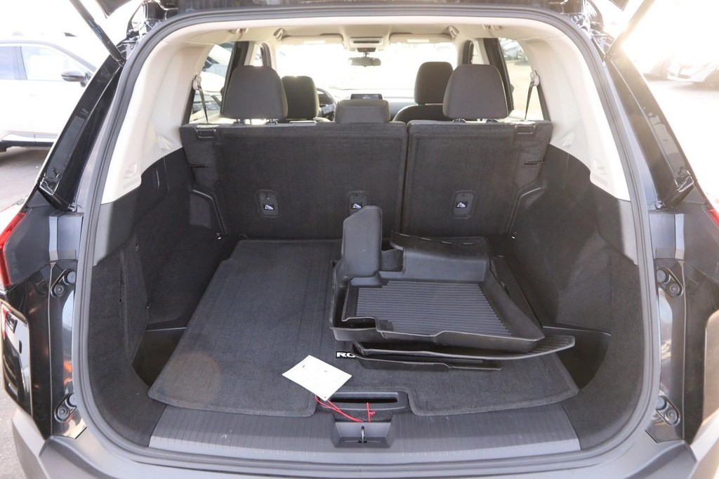 Nissan Rogue Vehicle Image 07