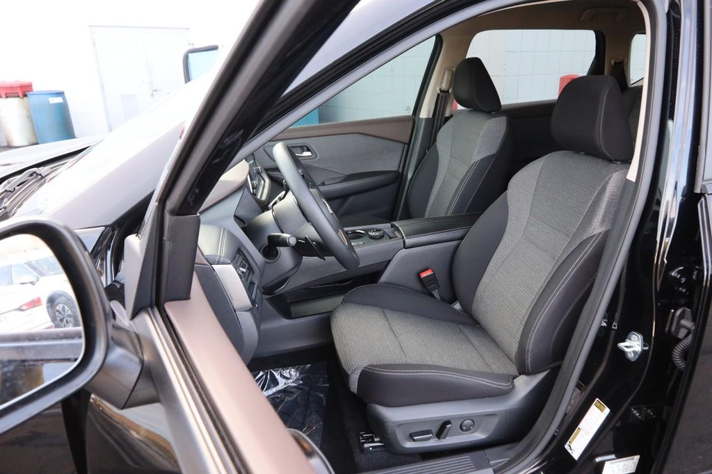 Nissan Rogue Vehicle Image 08