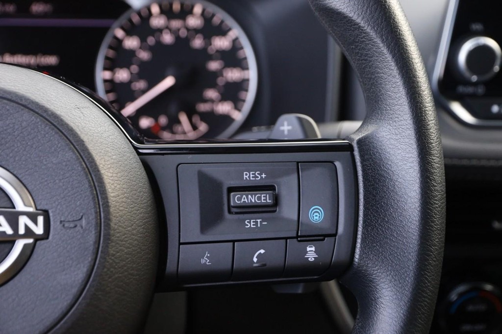 Nissan Rogue Vehicle Image 12