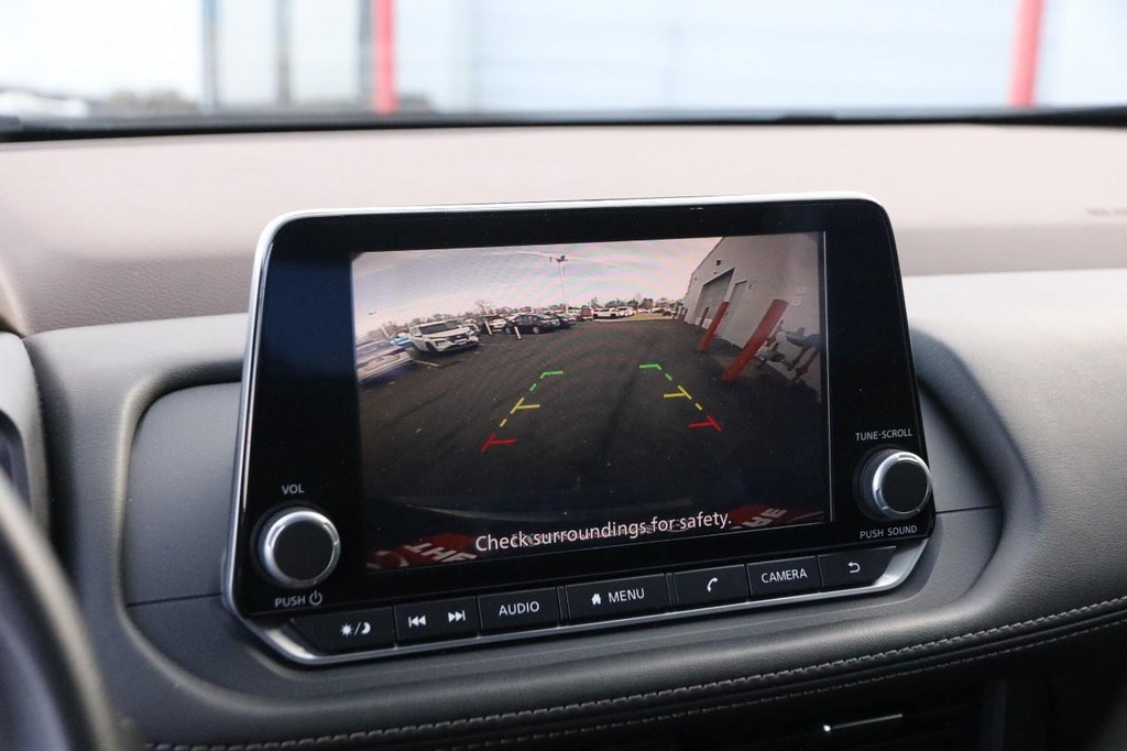 Nissan Rogue Vehicle Image 16