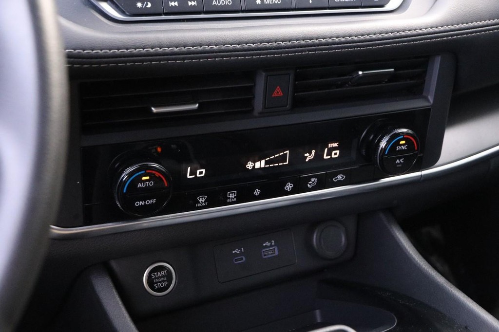 Nissan Rogue Vehicle Image 17