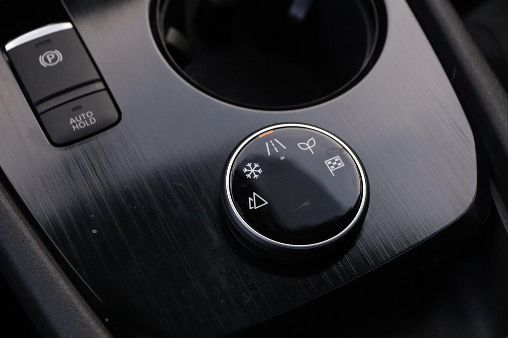 Nissan Rogue Vehicle Image 18