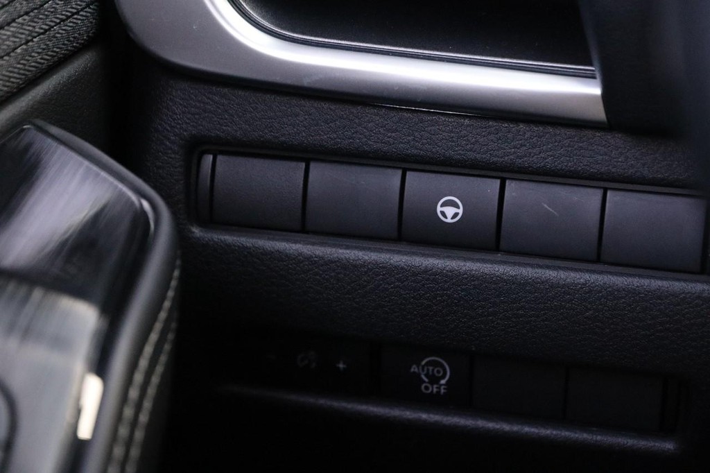 Nissan Rogue Vehicle Image 19