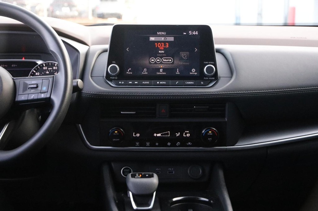 Nissan Rogue Vehicle Image 23