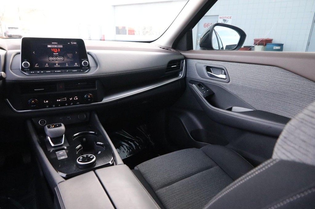 Nissan Rogue Vehicle Image 24