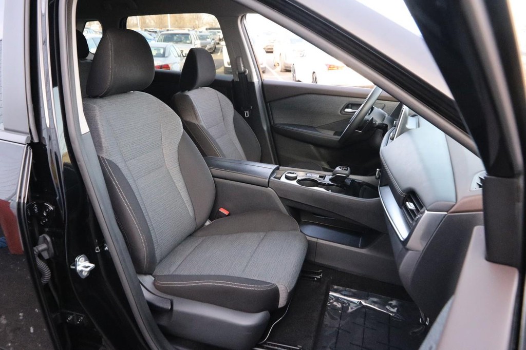 Nissan Rogue Vehicle Image 25