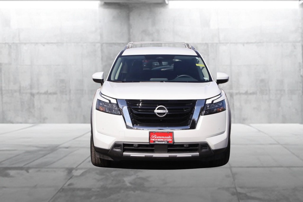 Nissan Pathfinder Vehicle Image 04