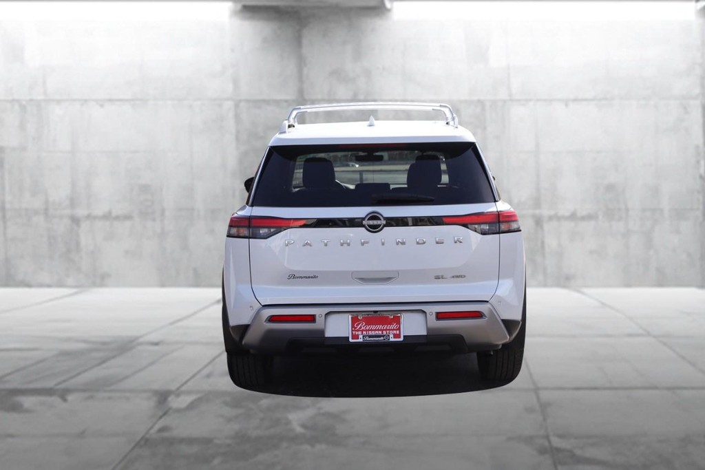 Nissan Pathfinder Vehicle Image 06