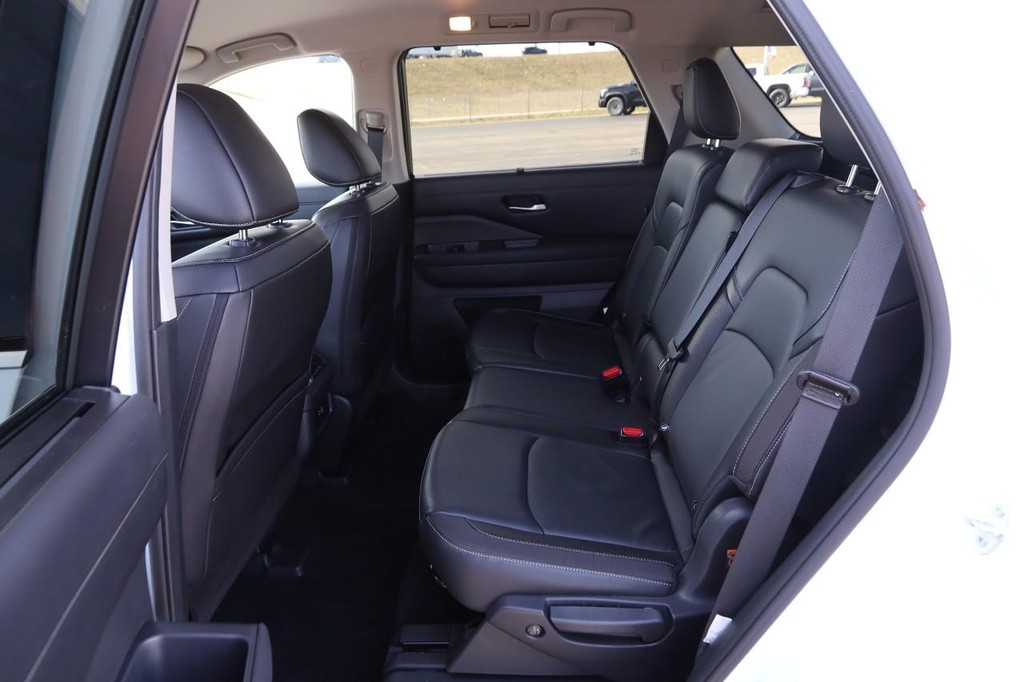Nissan Pathfinder Vehicle Image 10