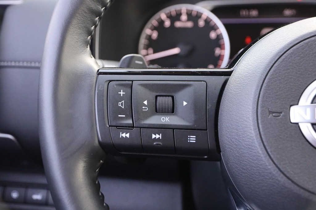 Nissan Pathfinder Vehicle Image 12