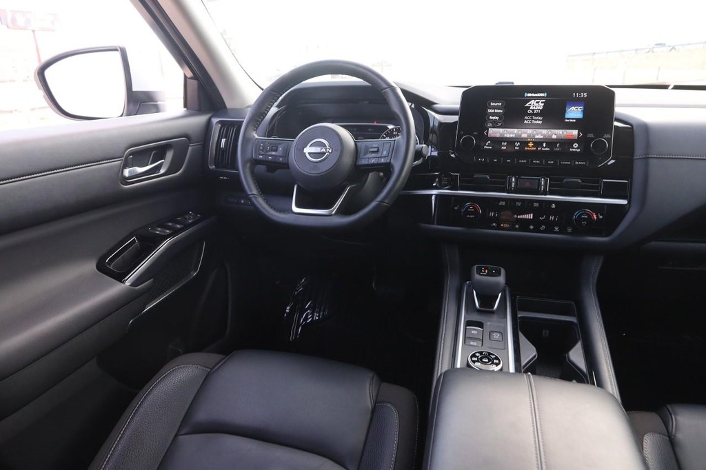 Nissan Pathfinder Vehicle Image 22