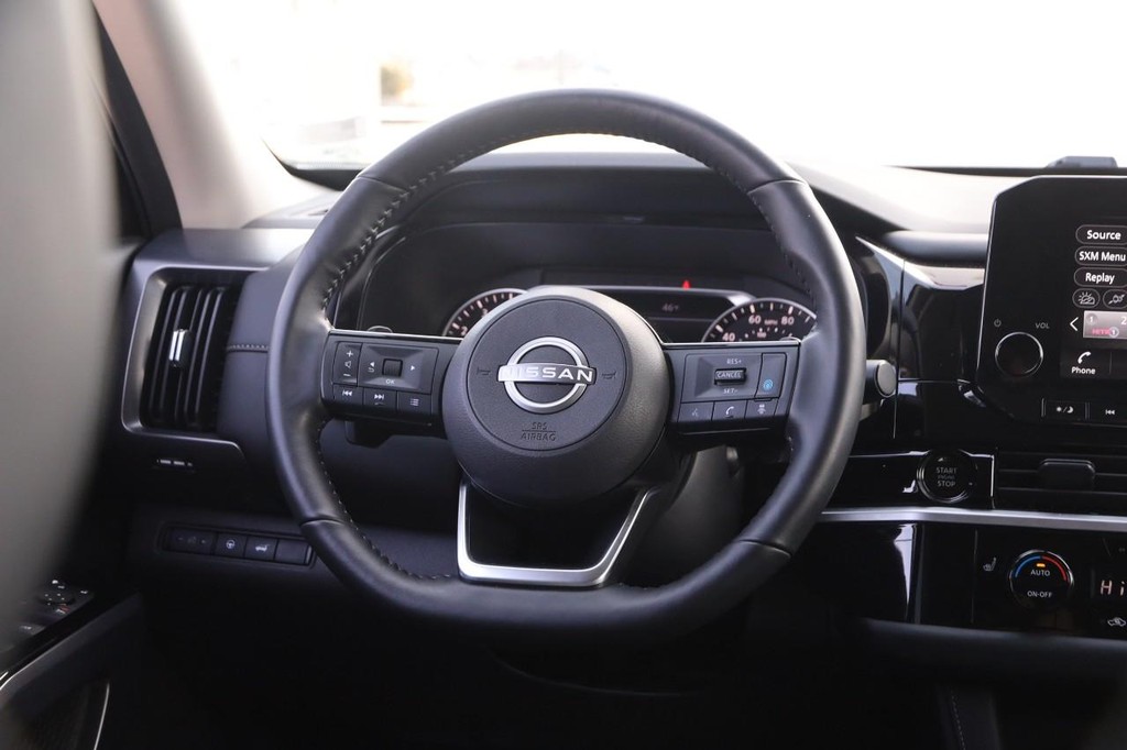 Nissan Pathfinder Vehicle Image 23