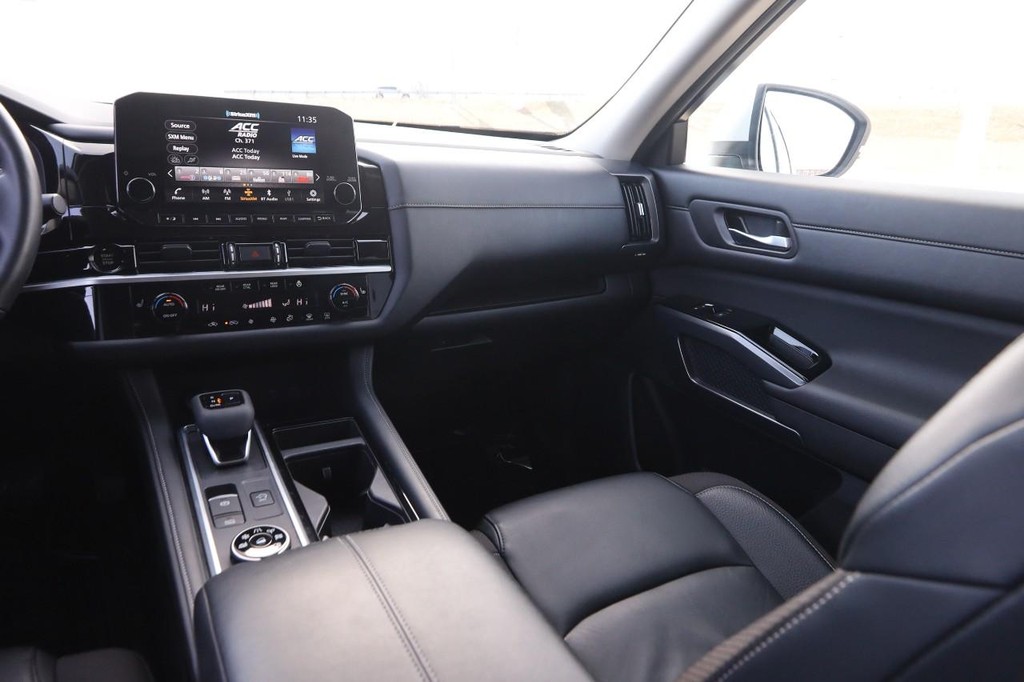 Nissan Pathfinder Vehicle Image 25