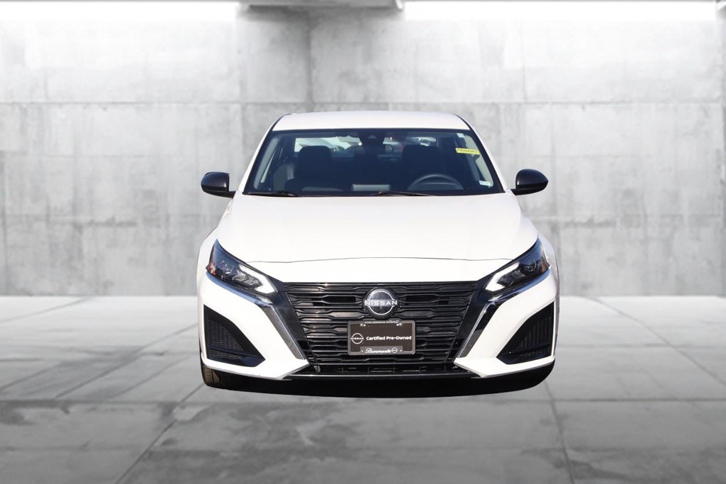 Nissan Altima Vehicle Image 04