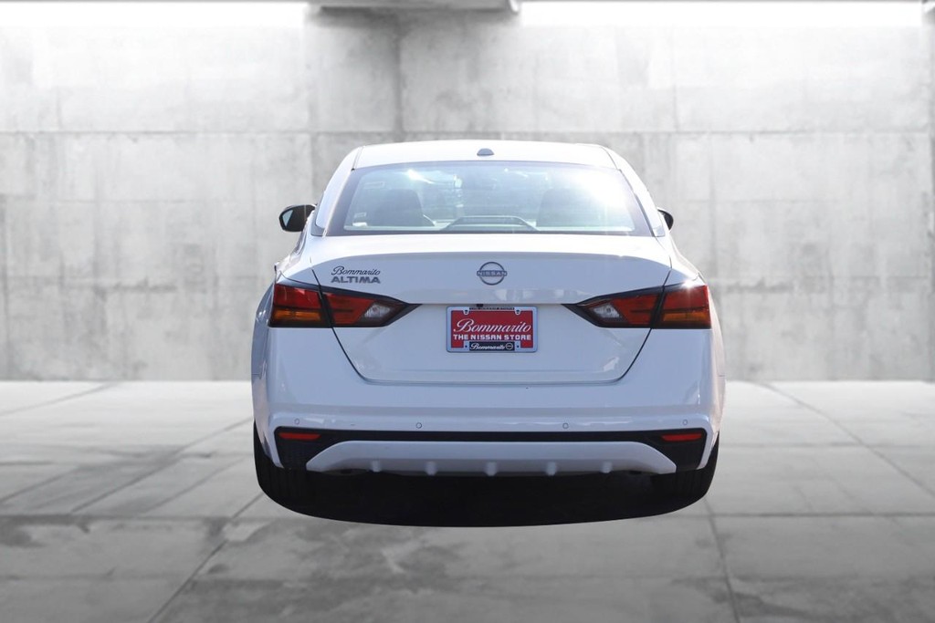 Nissan Altima Vehicle Image 06