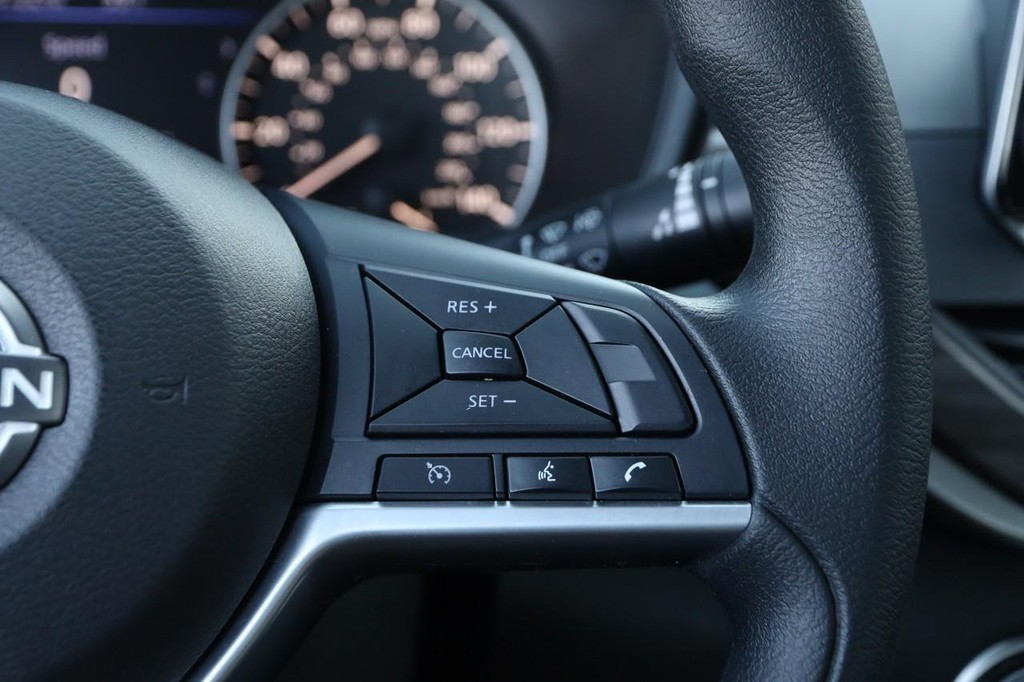 Nissan Altima Vehicle Image 12