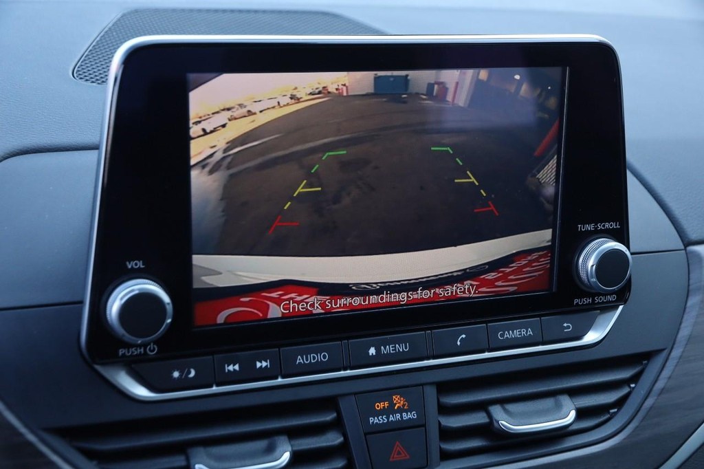 Nissan Altima Vehicle Image 16