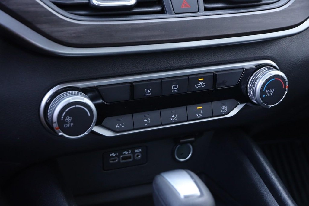 Nissan Altima Vehicle Image 17