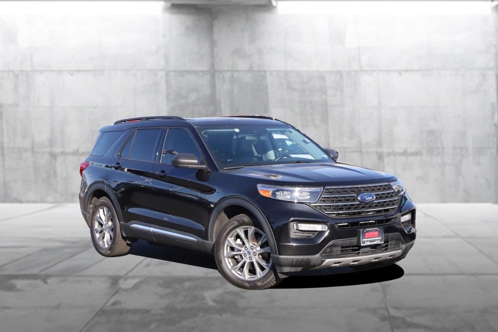 Ford Explorer Vehicle Full-screen Gallery Image 2