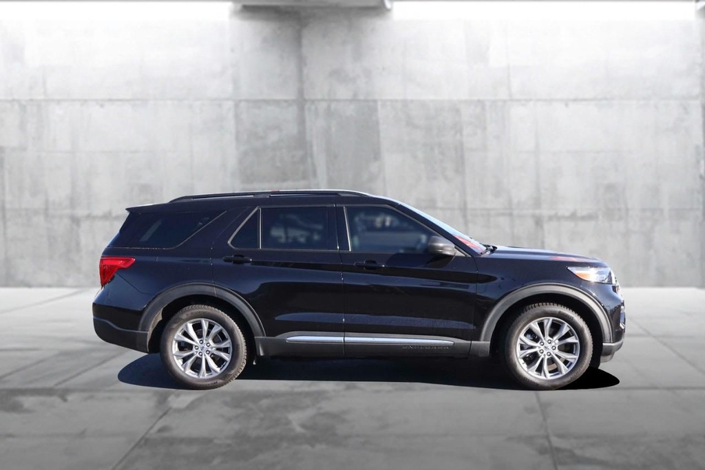 Ford Explorer Vehicle Full-screen Gallery Image 5