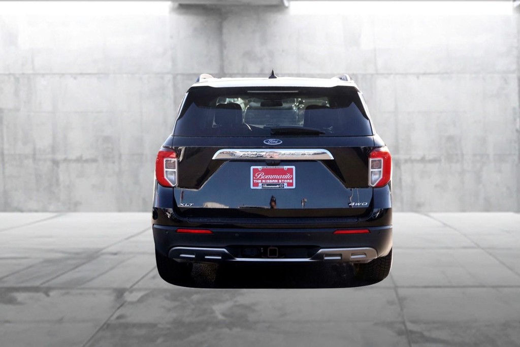 Ford Explorer Vehicle Full-screen Gallery Image 6