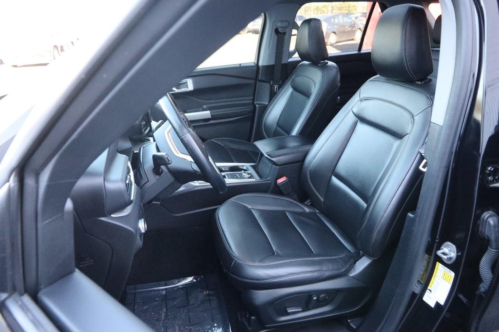 Ford Explorer Vehicle Full-screen Gallery Image 10