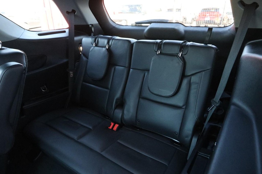 Ford Explorer Vehicle Full-screen Gallery Image 12